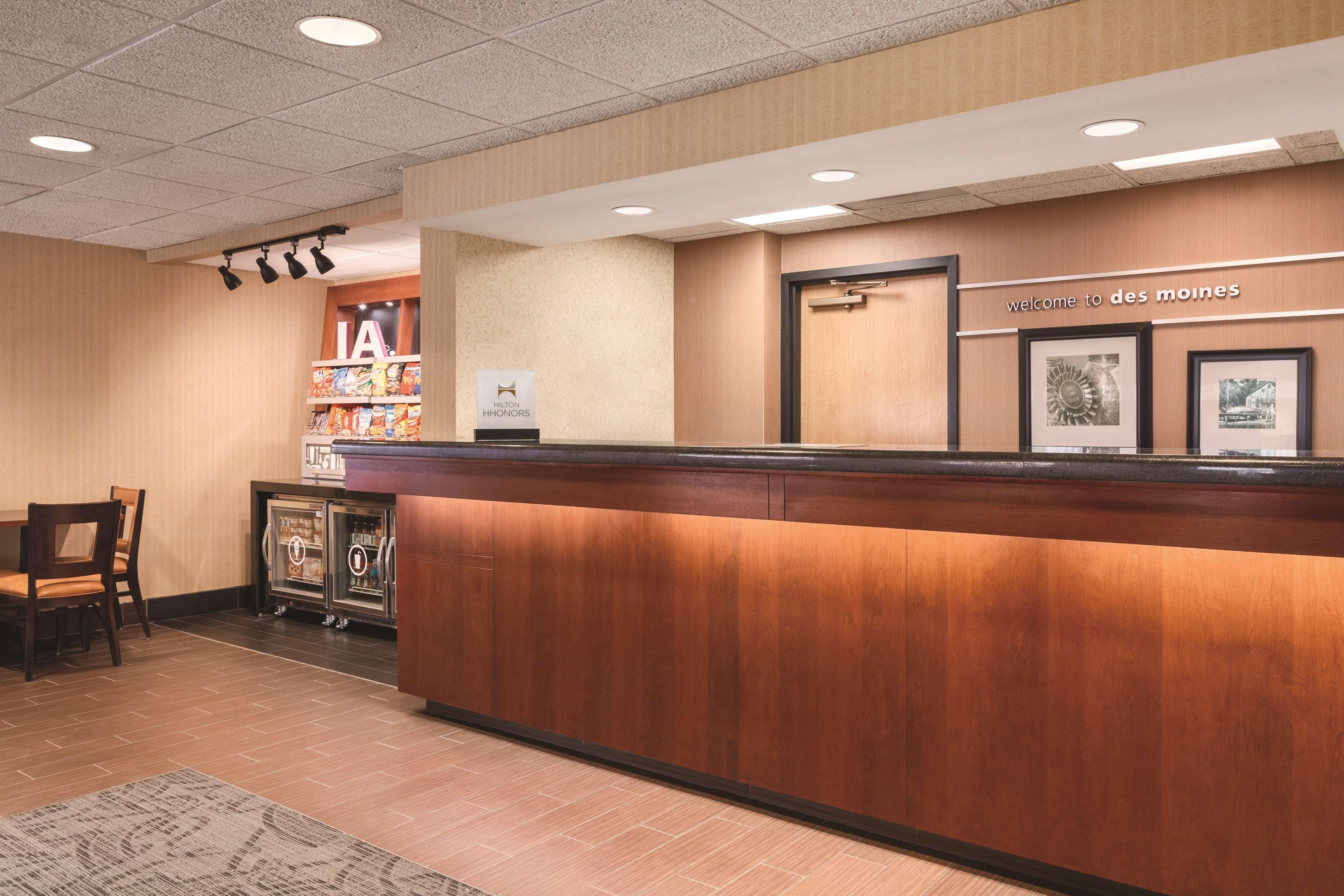 Hampton Inn Des Moines-Airport Екстериор снимка