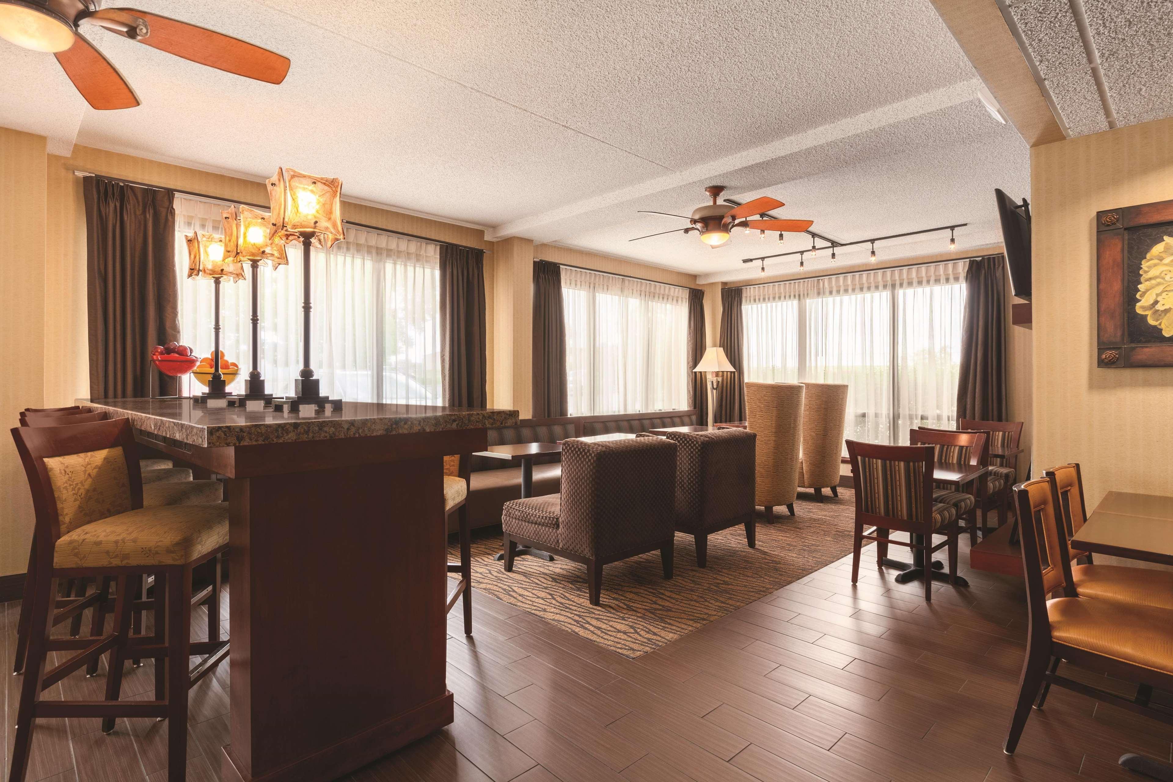 Hampton Inn Des Moines-Airport Екстериор снимка