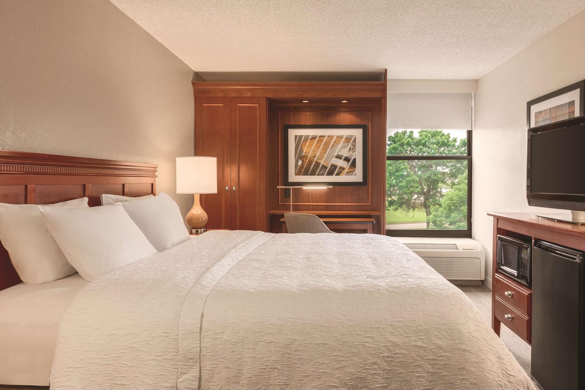 Hampton Inn Des Moines-Airport Екстериор снимка