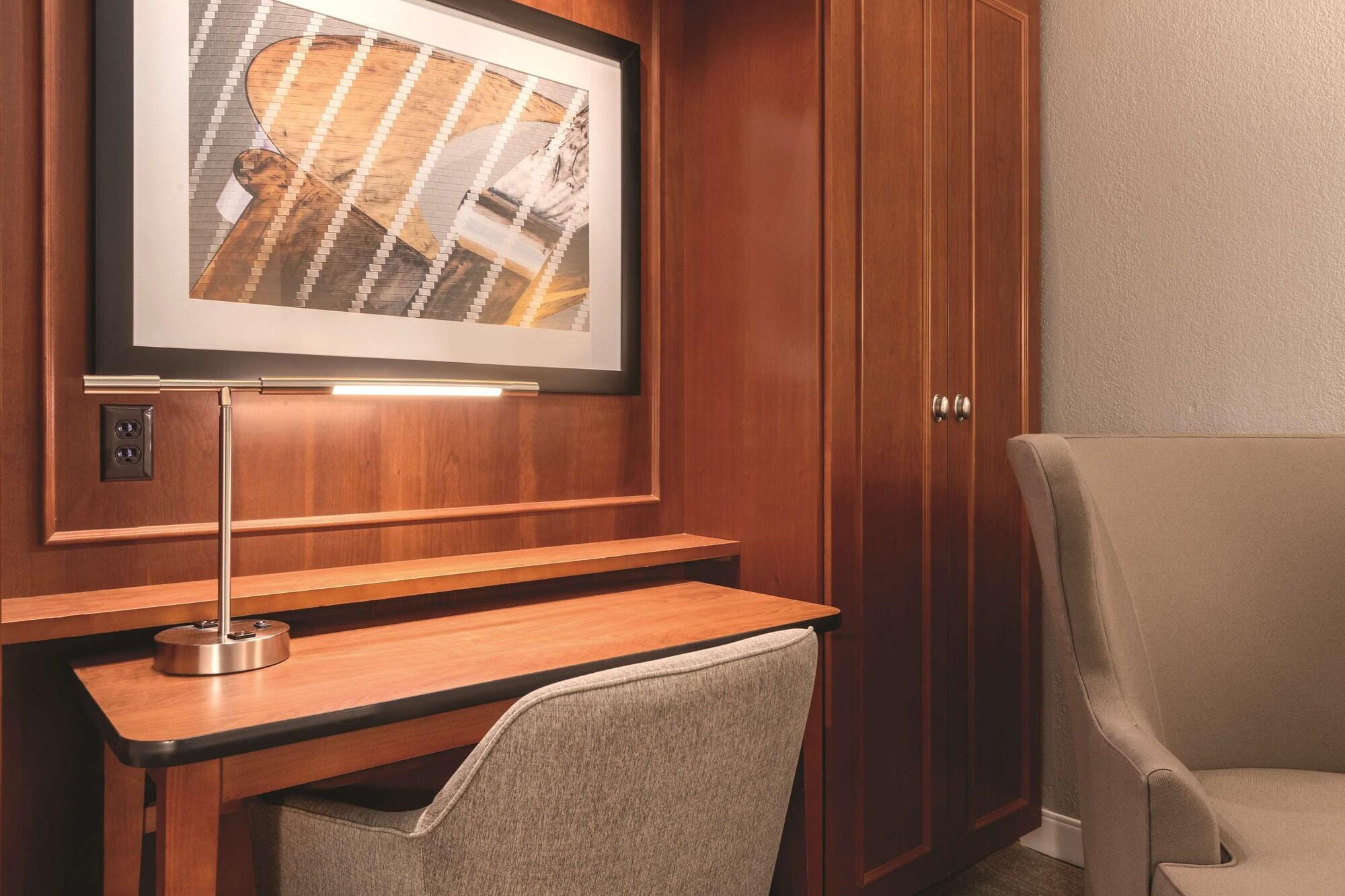 Hampton Inn Des Moines-Airport Екстериор снимка