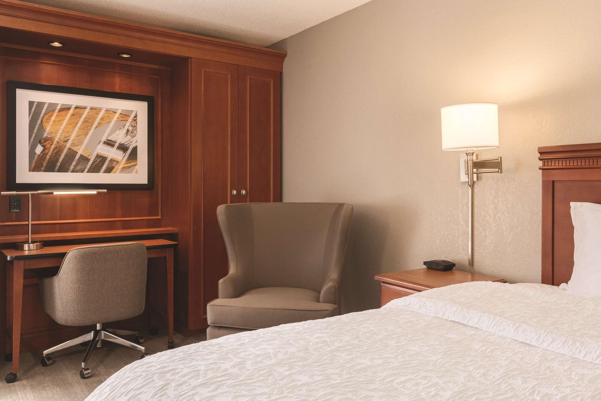 Hampton Inn Des Moines-Airport Екстериор снимка
