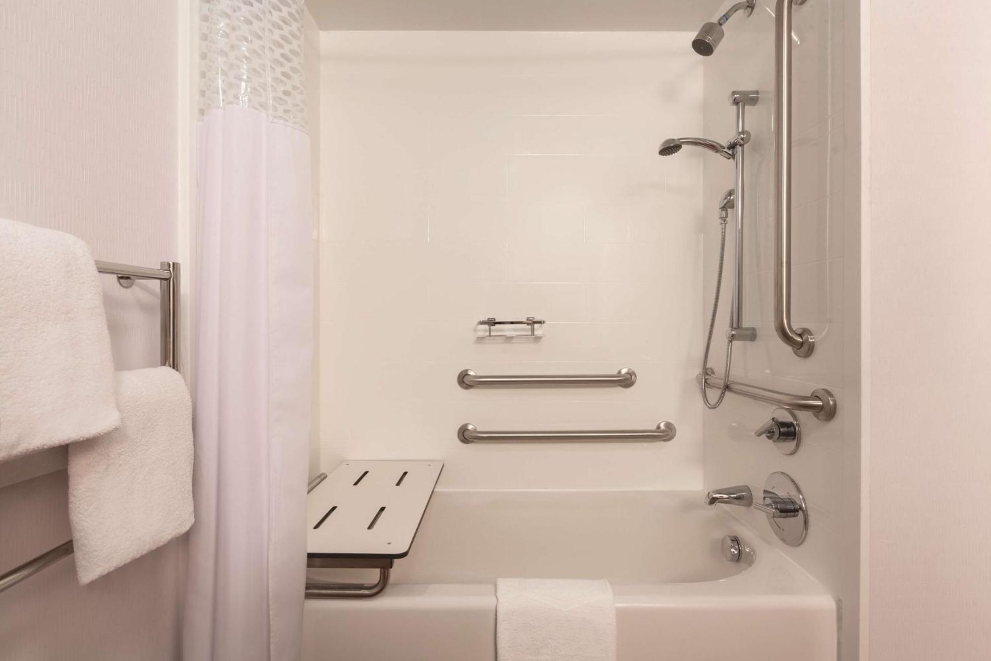 Hampton Inn Des Moines-Airport Екстериор снимка