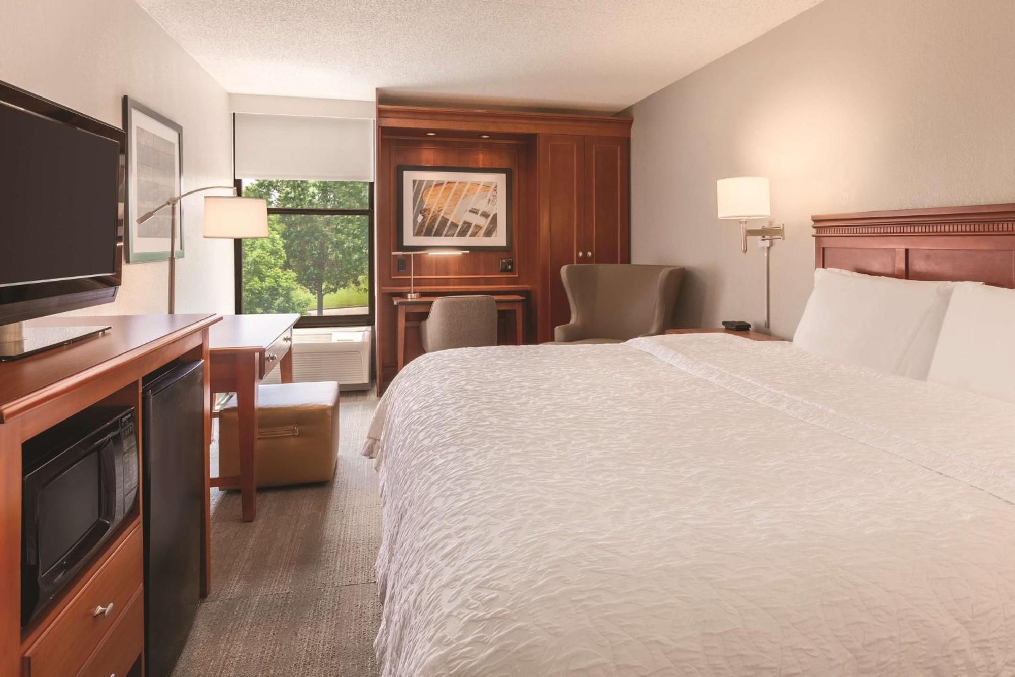 Hampton Inn Des Moines-Airport Екстериор снимка