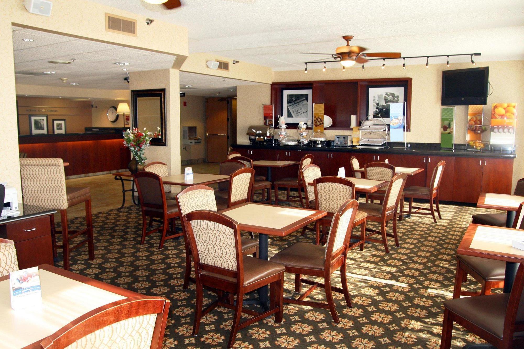 Hampton Inn Des Moines-Airport Екстериор снимка