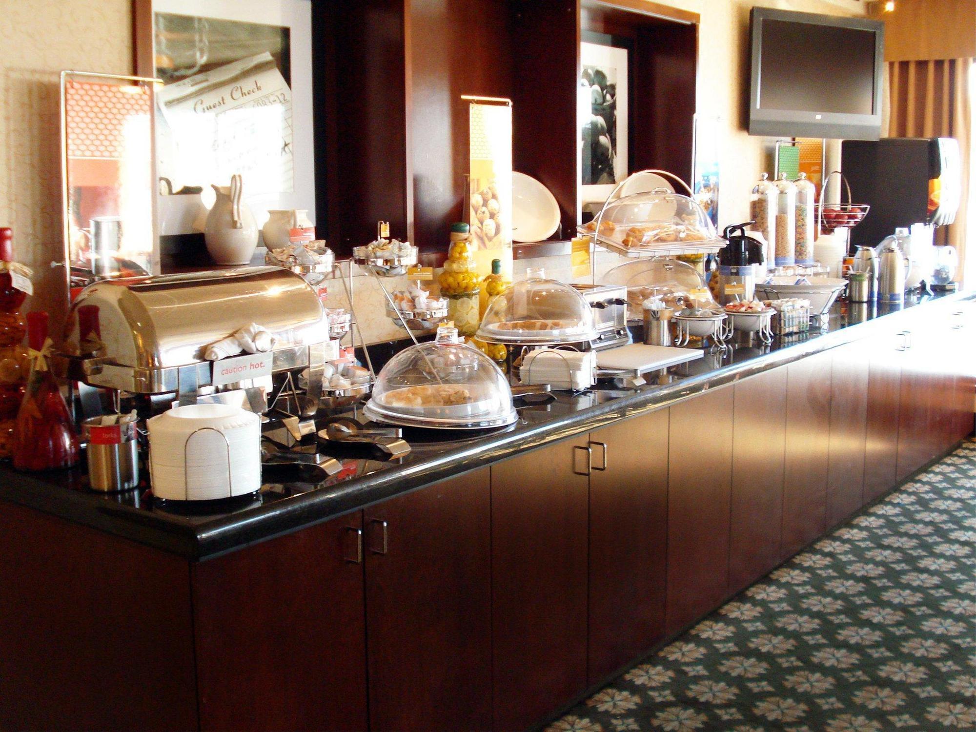 Hampton Inn Des Moines-Airport Екстериор снимка